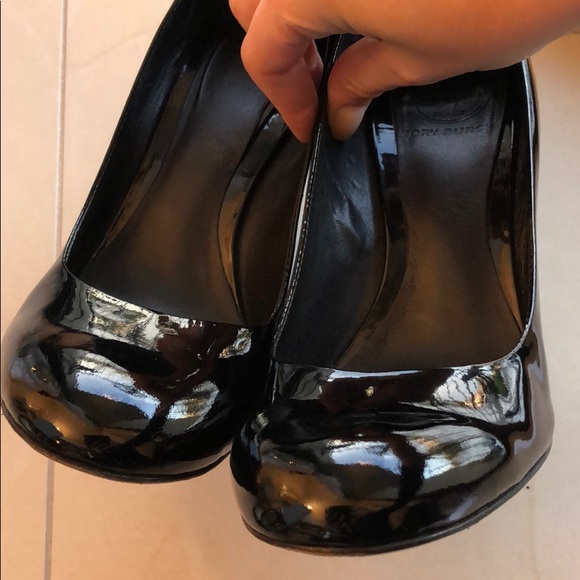 Tory Burch Black Patent Pumps size 9 - Picture 8 of 8